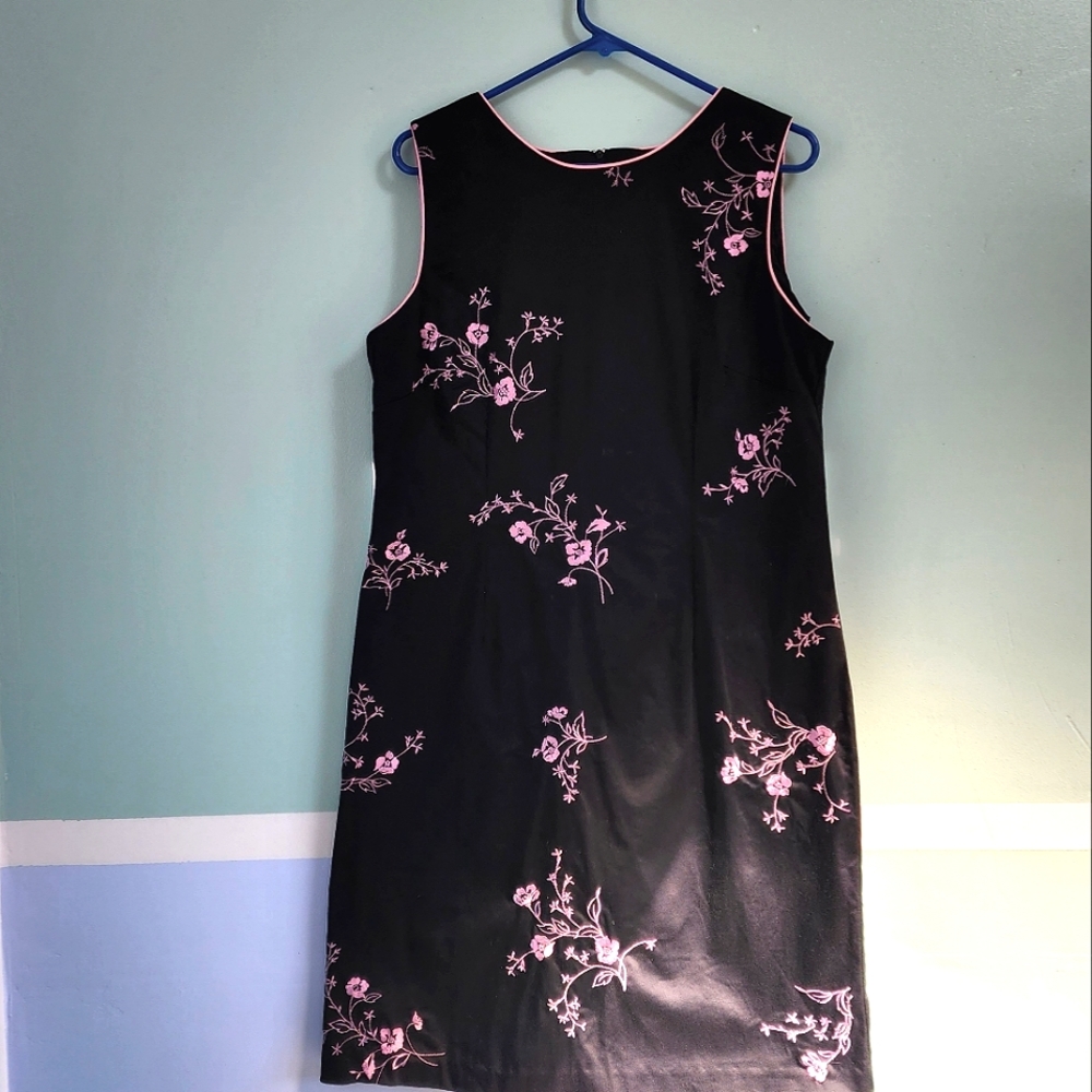 Sag Harbor Black Sleeveless Dress with Pink floral embroidery Size 14